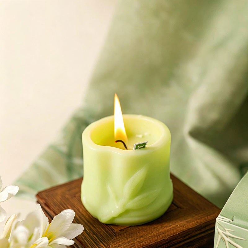 Awakening of Insects Fresh Bamboo Bud Soy Wax Candle gallery image 1