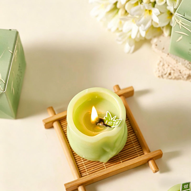 Awakening of Insects Fresh Bamboo Bud Soy Wax Candle gallery image 4