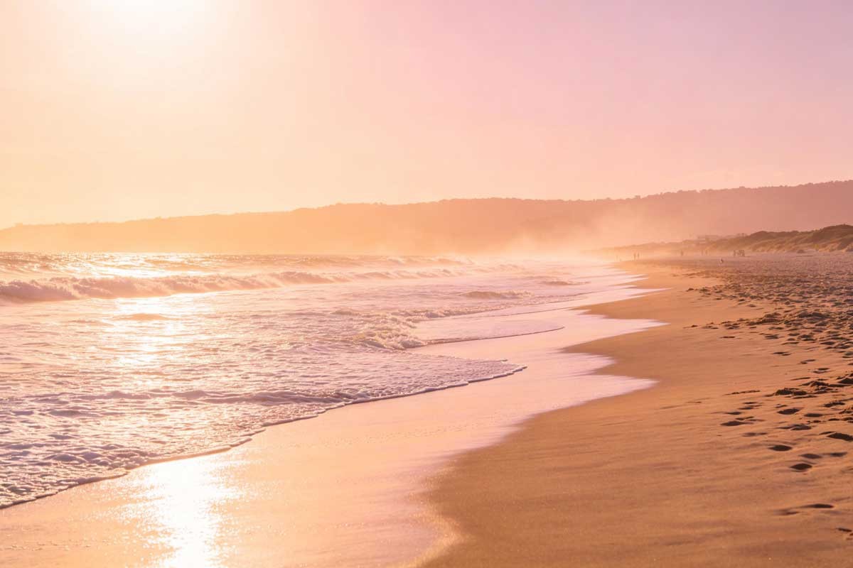 Summer heat and long-day calm&mdash;abstract warm gradients.